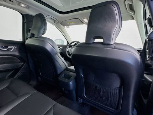 Used 2023 Volvo XC60 B5 Plus image 27