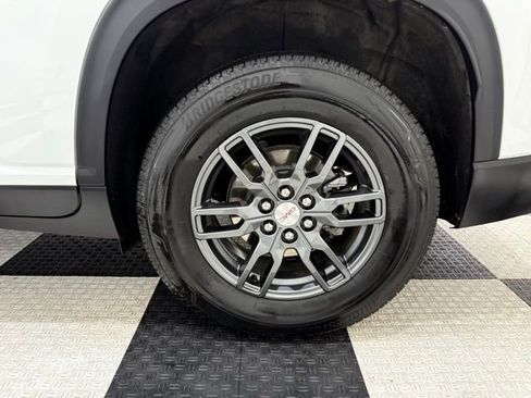 Used 2025 GMC Acadia Elevation image 11