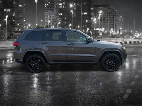 Used 2018 Jeep Grand Cherokee Altitude AWD/4WD image 7