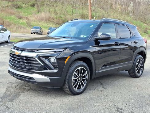 Used 2025 Chevrolet TrailBlazer LT w/ LT Cold Weather Package image 3