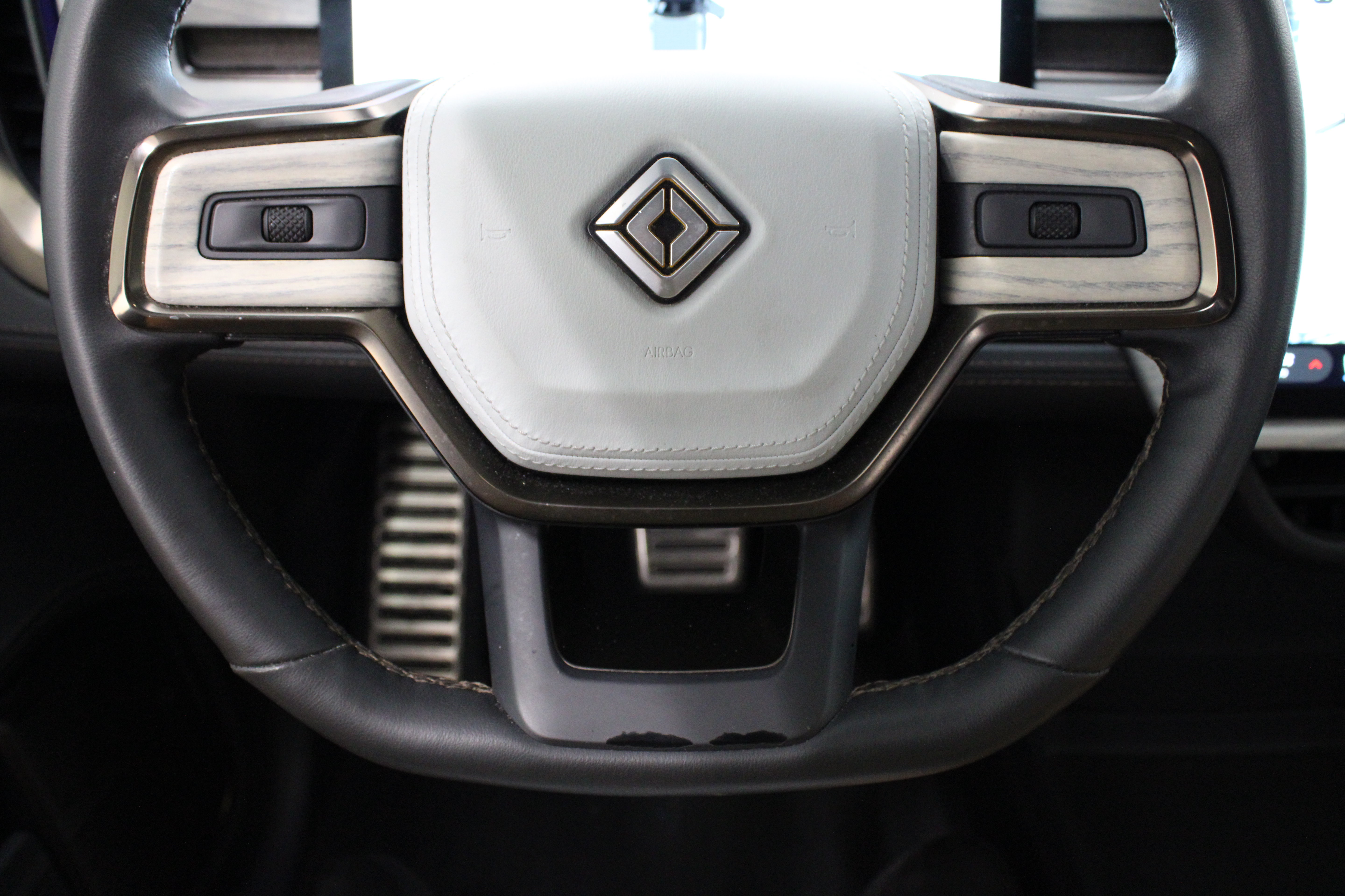 Used 2025 Rivian R1T Premium Tri AWD/4WD image 24