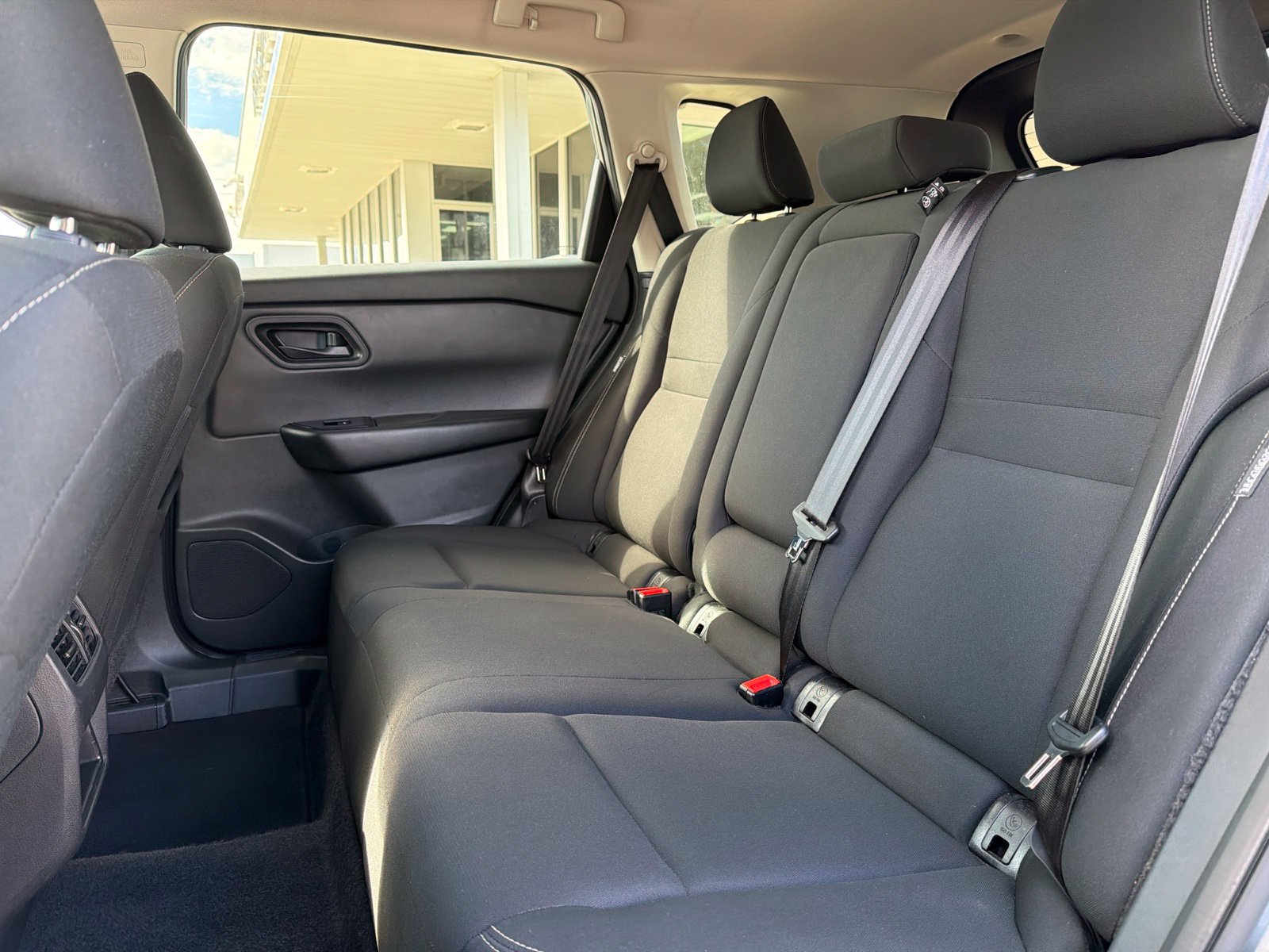 Used 2024 Nissan Rogue S FWD image 12