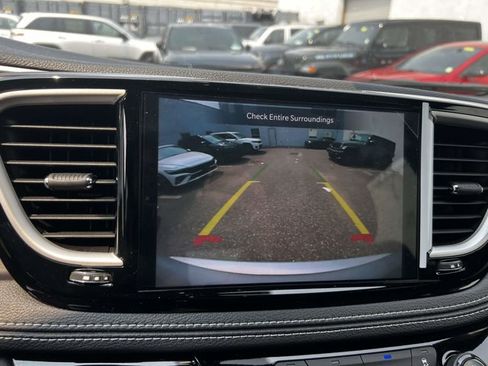 Used 2026 Chrysler Pacifica Select FWD image 28