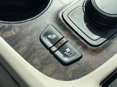 Used 2021 GMC Acadia Denali w/ Denali Technology Package FWD image 29