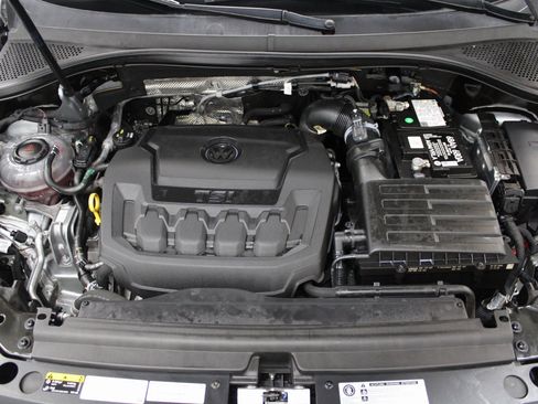 Used 2020 Volkswagen Tiguan SE R-Line image 10
