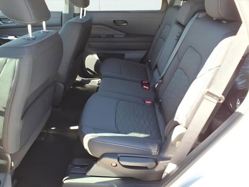 New 2025 Nissan Pathfinder SV image 12