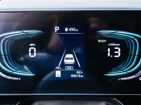 Used 2023 Kia Niro EX image 23