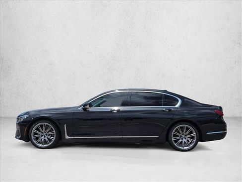Used 2022 BMW 740i w/ Premium Package RWD image 2