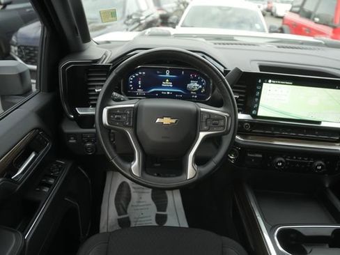 Used 2025 Chevrolet Silverado 3500 LT image 21