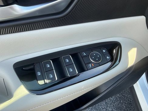 Certified 2025 Nissan Murano SV AWD/4WD image 13