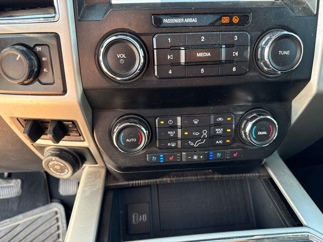 Used 2020 Ford F450 Lariat w/ Lariat Ultimate Package AWD/4WD image 24