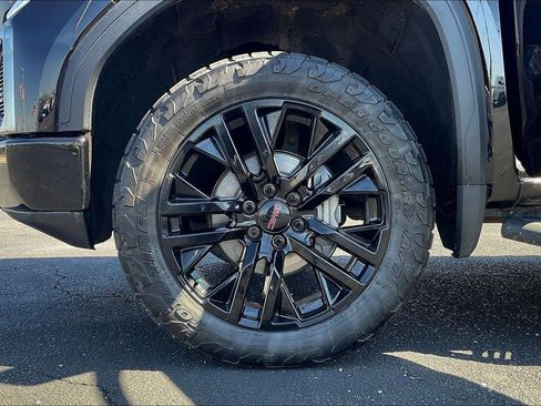 Used 2021 GMC Sierra 1500 AT4 w/ AT4 Value Package AWD/4WD image 9