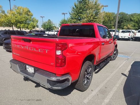 Used 2022 Chevrolet Silverado 1500 LT AWD/4WD image 4