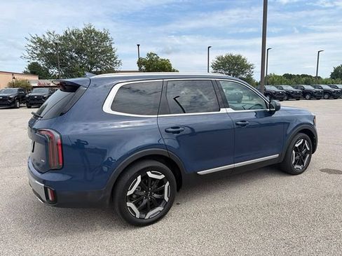 Used 2023 Kia Telluride EX w/ EX Captain's Chair Package AWD/4WD image 15
