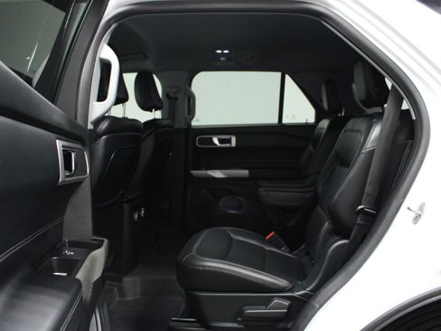 Used 2020 Ford Explorer XLT w/ Equipment Group 202A AWD/4WD image 13