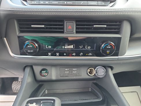Used 2025 Nissan Rogue SV FWD image 20