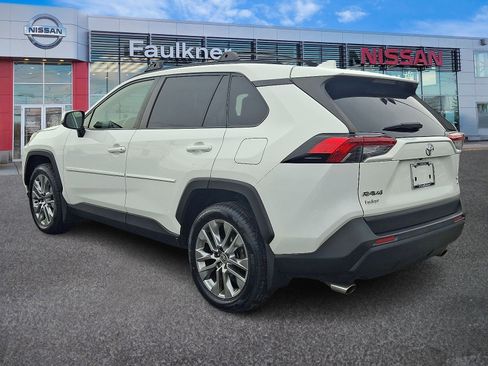 Used 2020 Toyota RAV4 XLE Premium image 4