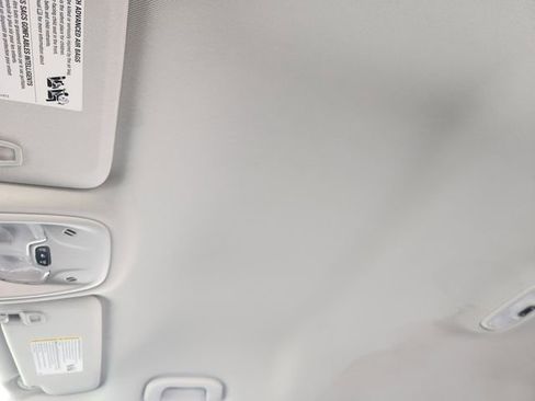 Used 2022 Chevrolet Bolt EUV Premier FWD image 24