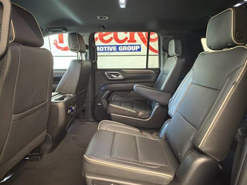 Used 2023 Chevrolet Suburban Premier image 18