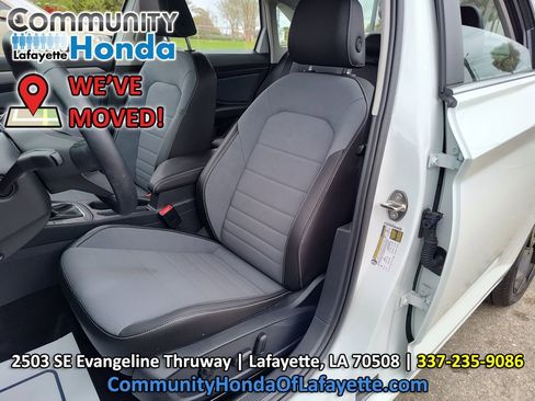Used 2025 Volkswagen Jetta SE w/ Black Wheel Package FWD image 21