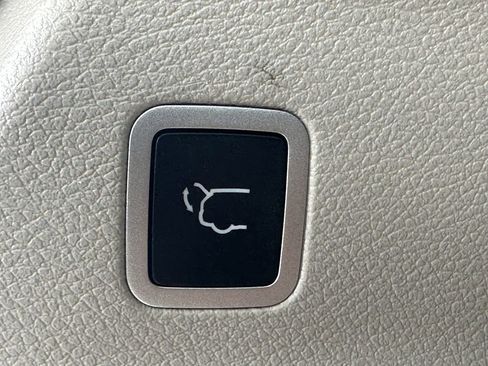 Used 2021 Chrysler Pacifica Touring image 10