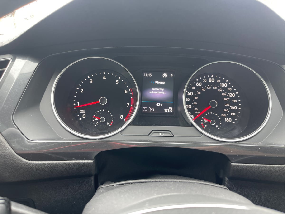 Used 2018 Volkswagen Tiguan SE w/ Panoramic Sunroof Package AWD/4WD image 16