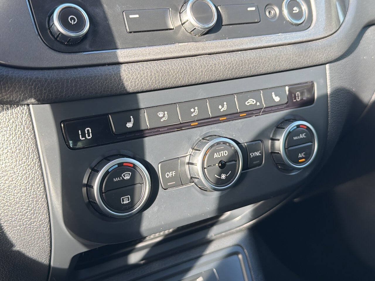 Used 2014 Volkswagen Tiguan SEL AWD/4WD image 27