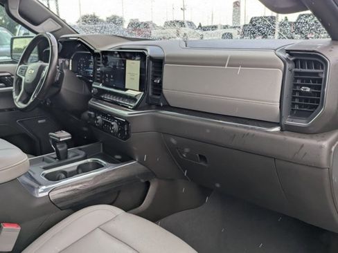 Used 2023 Chevrolet Silverado 1500 LTZ w/ LTZ Convenience Package II AWD/4WD image 19