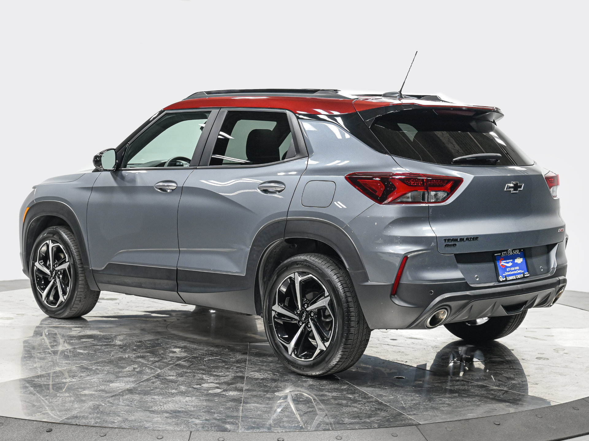 Used 2022 Chevrolet TrailBlazer RS w/ Sun and Liftgate Package AWD/4WD image 4