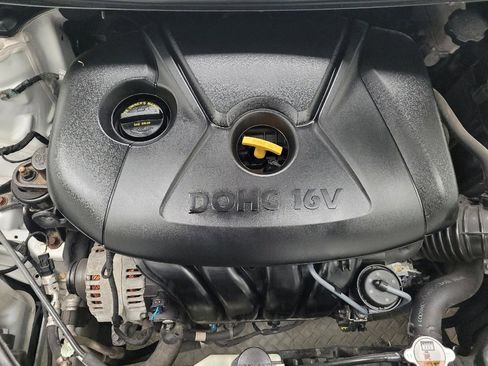 Used 2014 Hyundai Elantra SE image 30