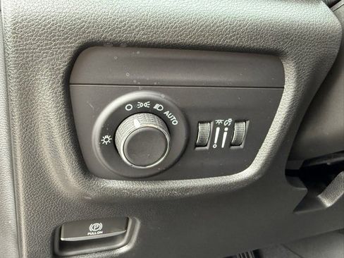 New 2025 Jeep Grand Cherokee L Altitude image 12