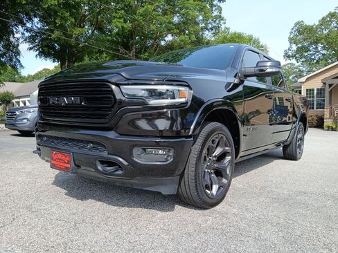 Used 2020 RAM 1500 Limited w/ Black Appearance Package AWD/4WD image 2