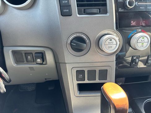 Used 2012 Toyota Tundra Limited w/ Memory Pkg image 18