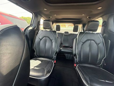 Used 2025 Chrysler Pacifica Limited FWD image 43