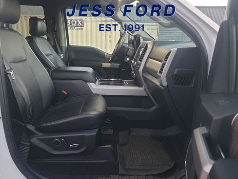 Used 2019 Ford F350 Lariat w/ Chrome Package image 9