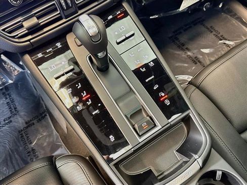 Used 2026 Porsche Macan AWD/4WD image 18