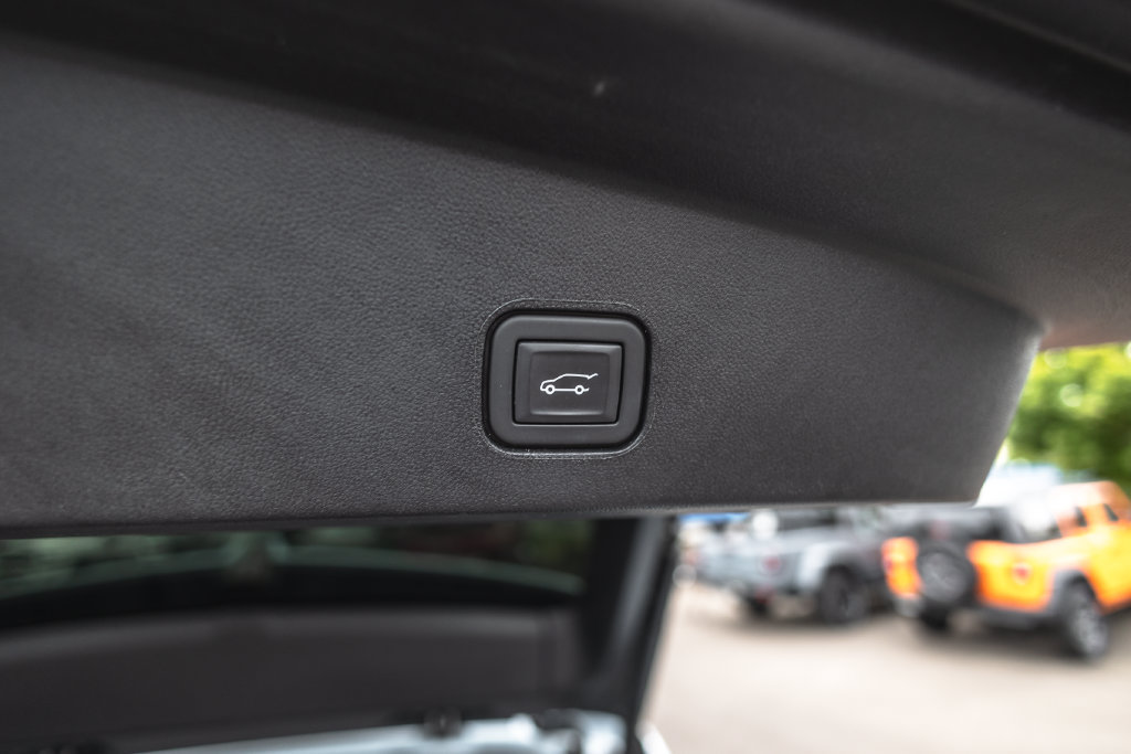 Used 2024 Cadillac Lyriq Sport RWD image 32