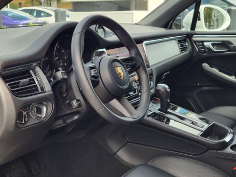 Used 2026 Porsche Macan AWD/4WD image 4