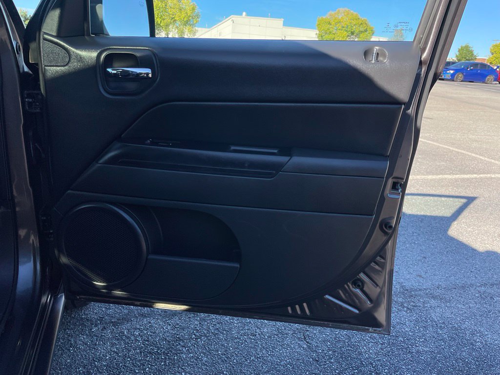 Used 2015 Jeep Patriot High Altitude FWD image 28