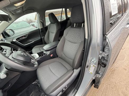 Used 2025 Toyota RAV4 XLE image 36
