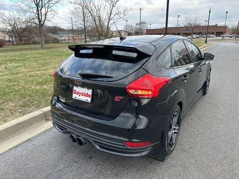 Used 2017 Ford Focus ST image 22
