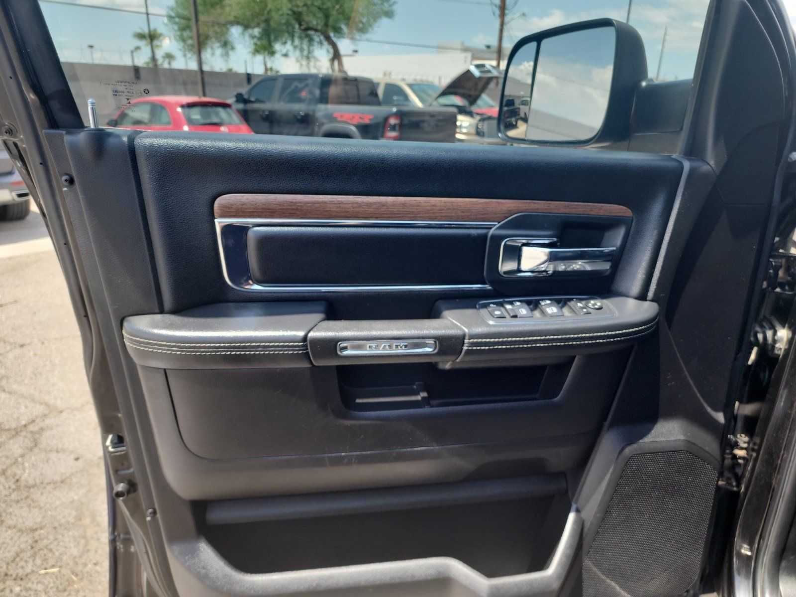 Used 2018 RAM 2500 Laramie w/ Sport Appearance Group AWD/4WD image 14
