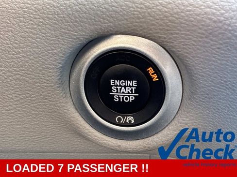 Used 2024 Chrysler Pacifica Limited FWD image 32