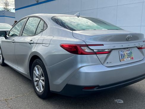 Used 2025 Toyota Camry LE image 6