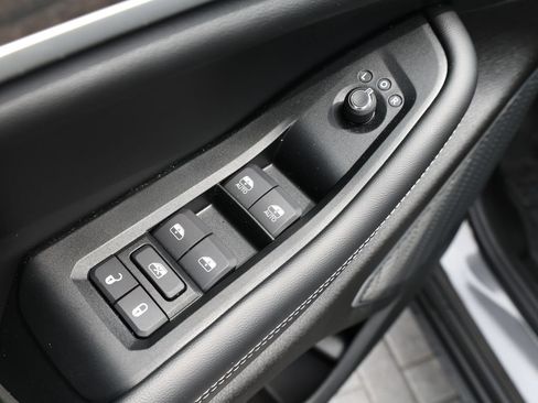 Used 2026 Jeep Grand Cherokee Limited w/ Luxury Tech Group II RWD image 12