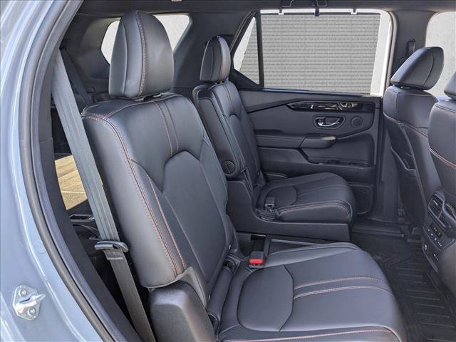 Used 2025 Honda Pilot TrailSport image 16