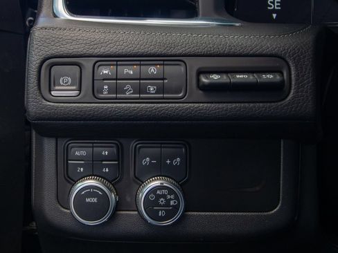 Used 2023 GMC Yukon XL Denali AWD/4WD image 29