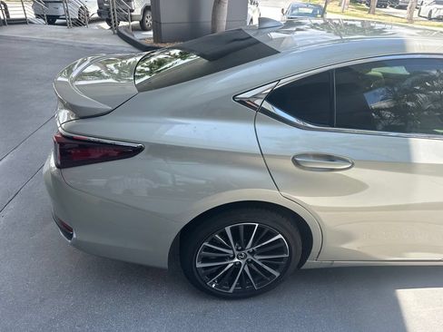 Used 2025 Lexus ES 300h w/ Premium Package FWD image 7