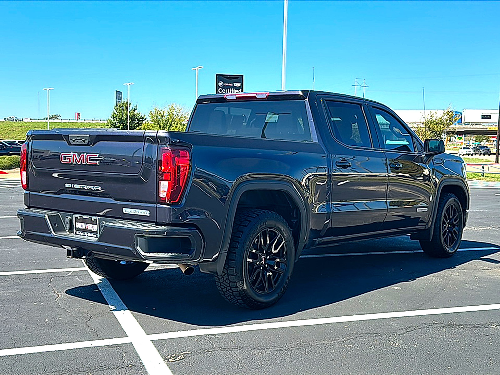 Used 2022 GMC Sierra 1500 Elevation RWD image 8