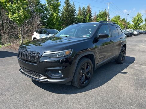 Used 2019 Jeep Cherokee Latitude Plus AWD/4WD image 3
